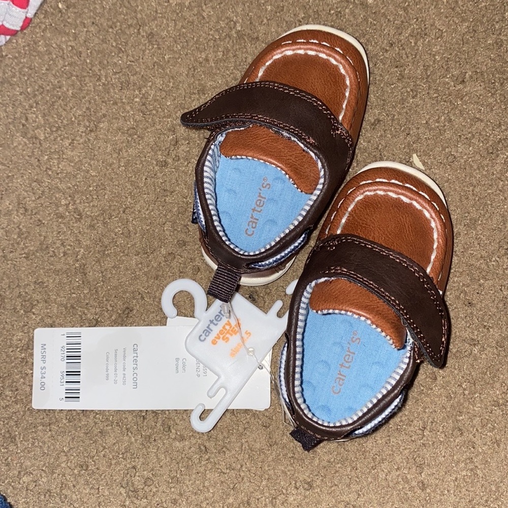 Carter’s size 2.5 dress shoes.